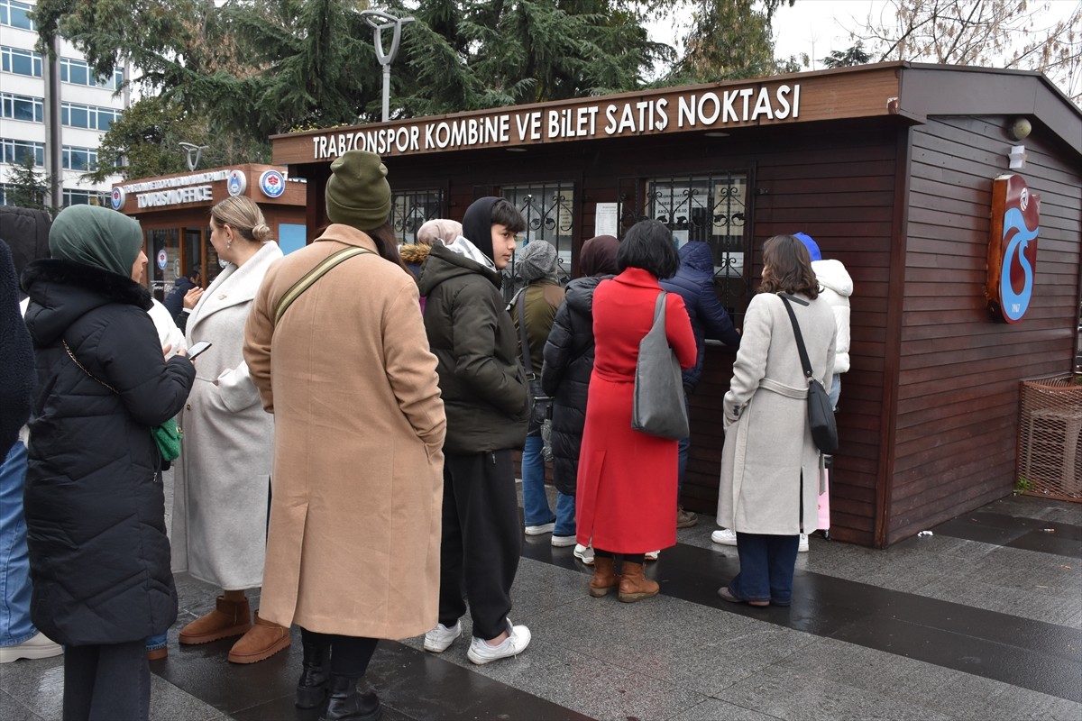 Trabzonsporlu kadın taraftarlar, Trendyol Süper Lig'in 20. haftasında 20 Ocak Pazartesi günü...