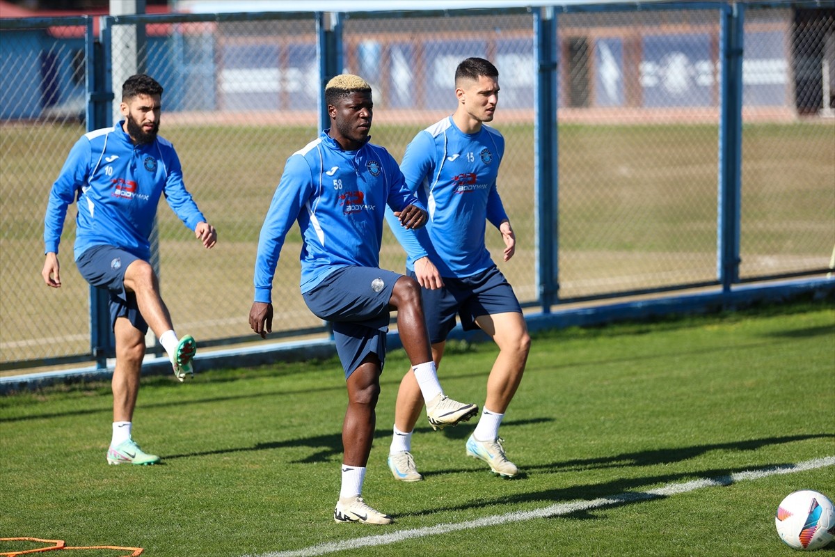 Trendyol Süper Lig'in Çukurova temsilcileri Adana Demirspor ve Atakaş Hatayspor, gösterdikleri...