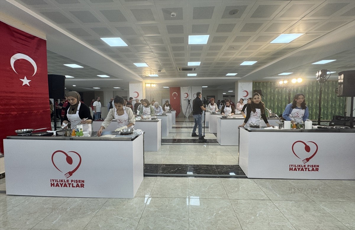 Türk Kızılay öncülüğünde başlatılan "İyilikle Pişen Hayatlar" projesi kapsamında, Hatay'daki...