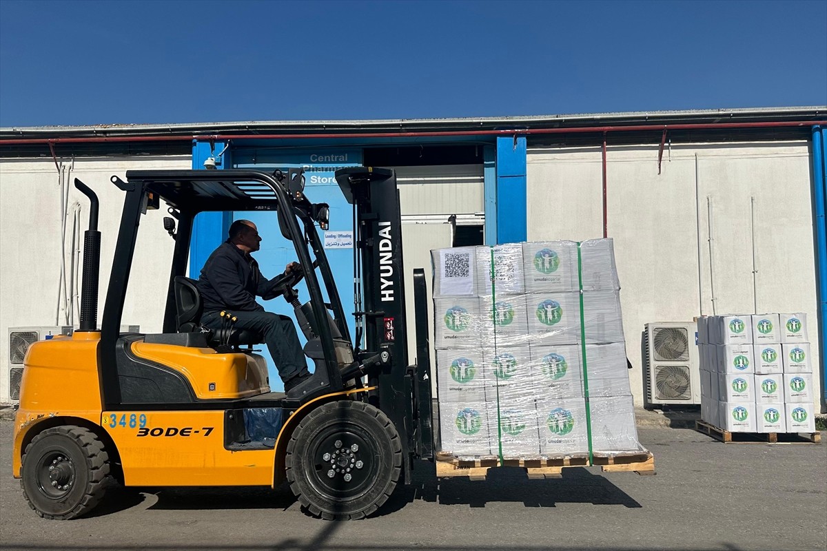 Türk yardım kuruluşlarının Ürdün'ün başkenti Amman'daki Birleşmiş Milletler (BM) depolarında...