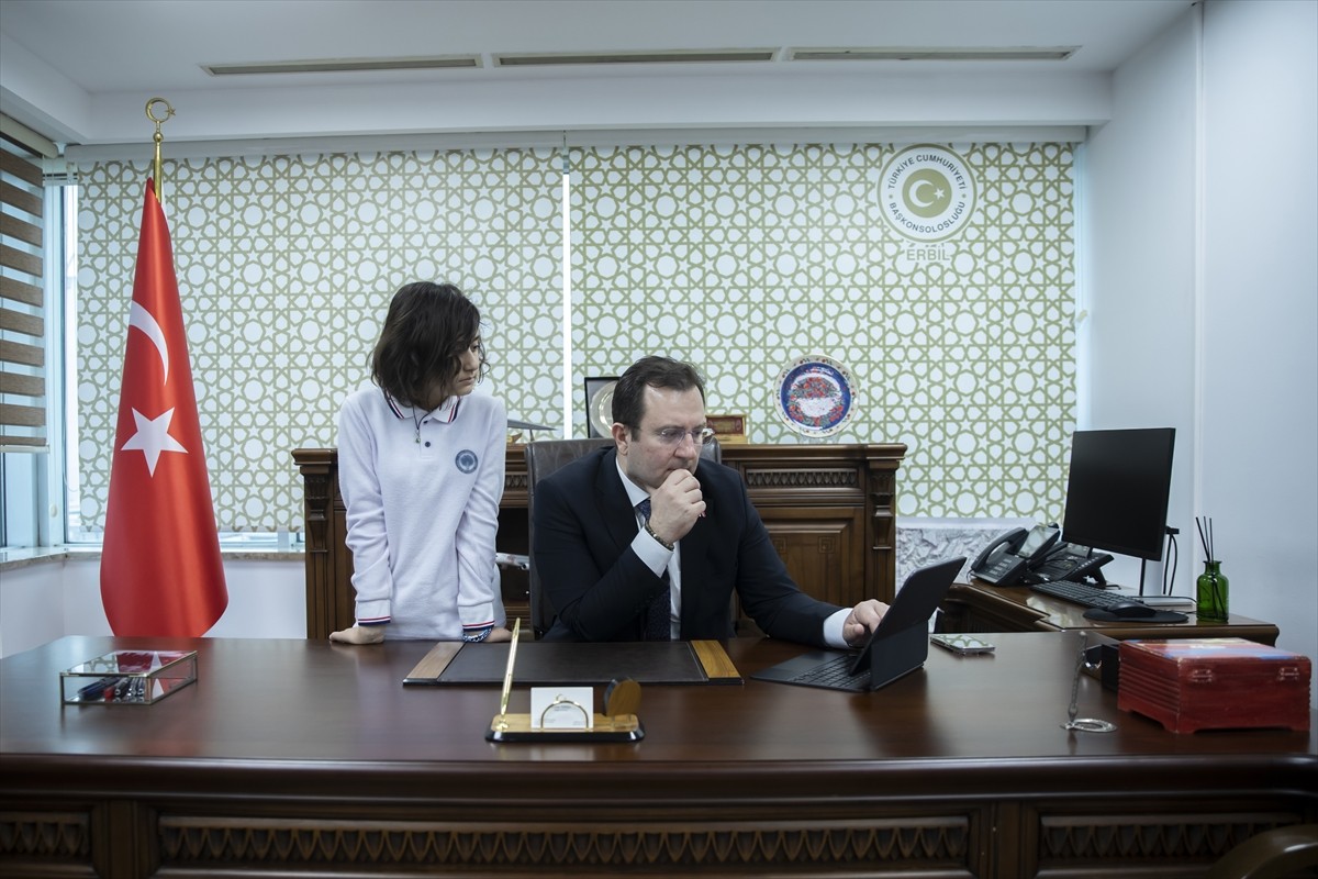 Türkiye'nin Erbil Başkonsolosu Erman Topçu ile kızı Ece Topçu, Anadolu Ajansının (AA) gözünden...