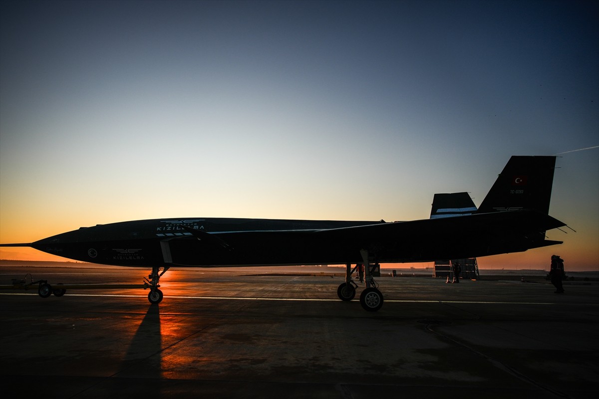 Türkiye'nin ilk insansız savaş uçağı Bayraktar KIZILELMA'nın üretim prototipi, bir uçuş testini...