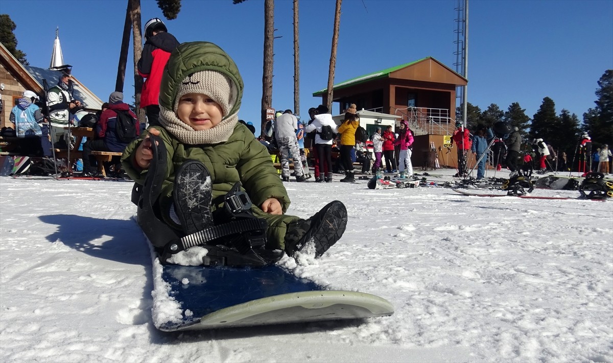 Türkiye'nin önemli kış turizm merkezleri arasında yer alan Kars'ın Sarıkamış ilçesindeki 2 bin 634...
