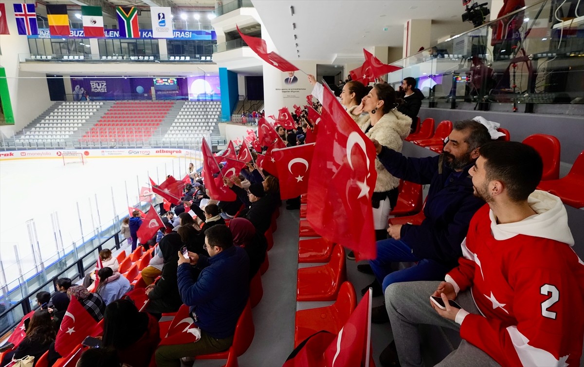 Türkiye, Kadınlar 18 Yaş Altı Buz Hokeyi Dünya Şampiyonası 2. Klasman B Grubu'ndaki ilk maçında...