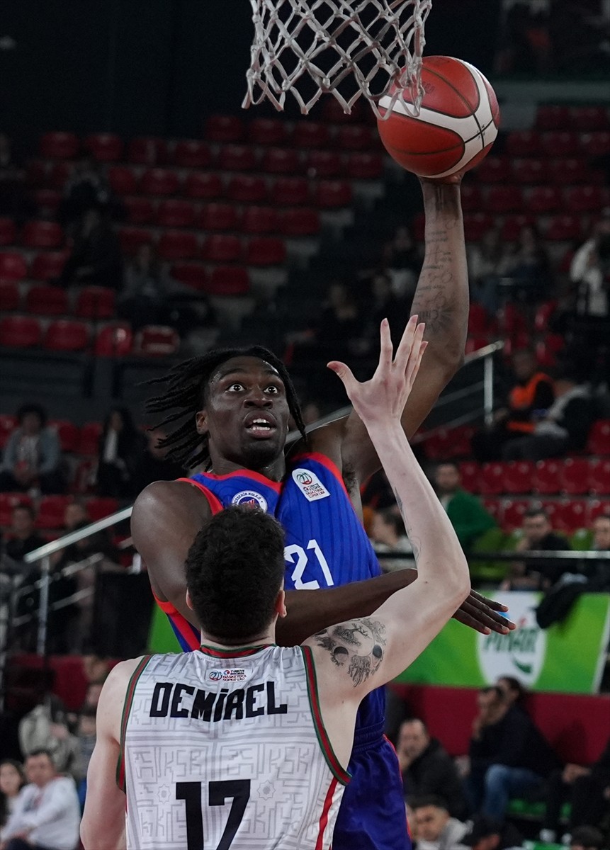 Türkiye Sigorta Basketbol Süper Ligi 16. hafta mücadelesinde Karşıyaka ile Bahçeşehir Koleji...