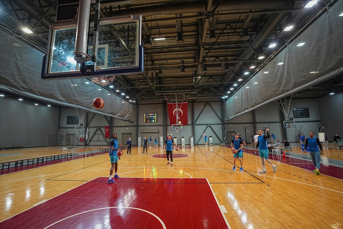 Türkiye Sigorta Basketbol Süper Ligi ekiplerinden TOFAŞ, ikinci devrenin ilk maçında Beşiktaş...