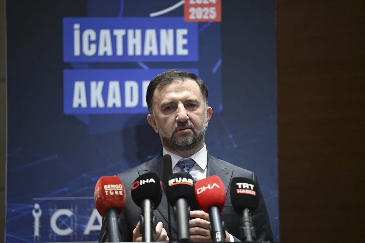 TUSAŞ Genel Müdürü Dr. Mehmet Demiroğlu, Türkiye Gençlik Vakfı (TÜGVA) tarafından TÜGVA Genel...