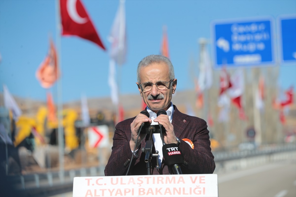 Ulaştırma ve Altyapı Bakanı Abdulkadir Uraloğlu, Antalya'da Korkuteli-Elmalı yolunun açılış...