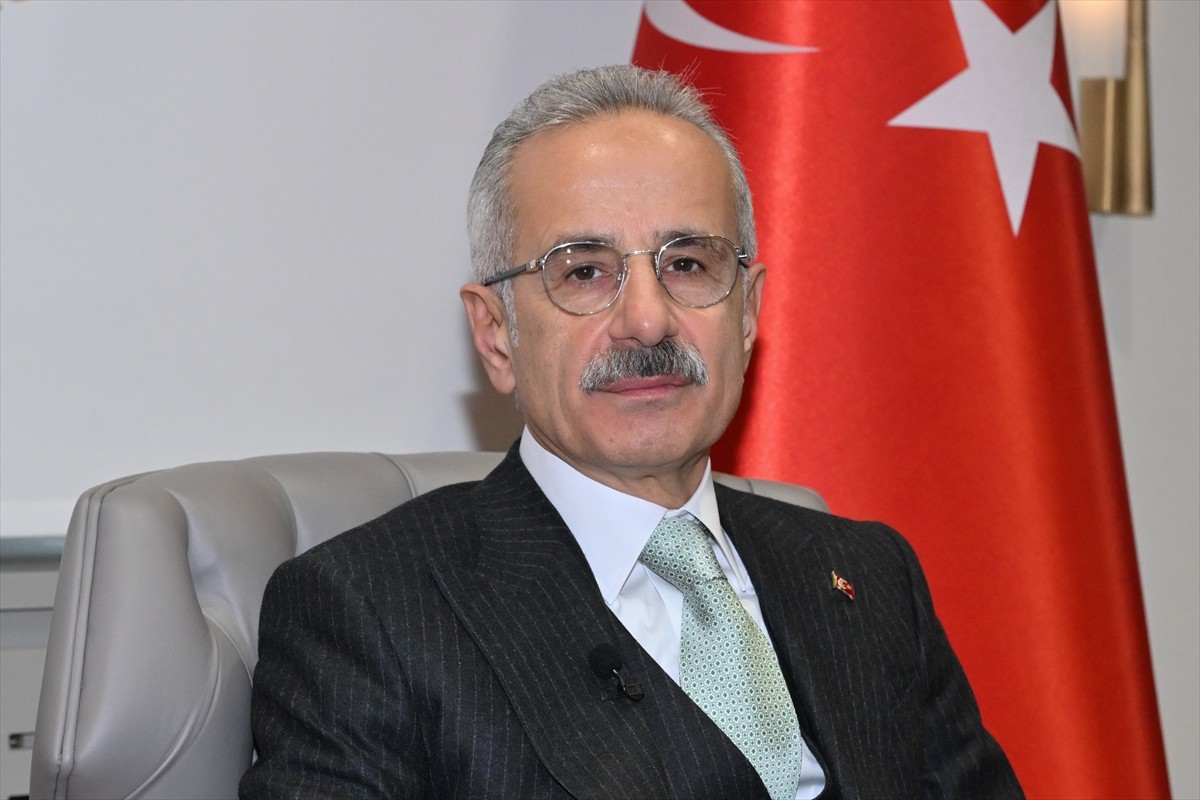 Ulaştırma ve Altyapı Bakanı Abdulkadir Uraloğlu (fotoğrafta), kısa süre önce daimi yörüngesine...