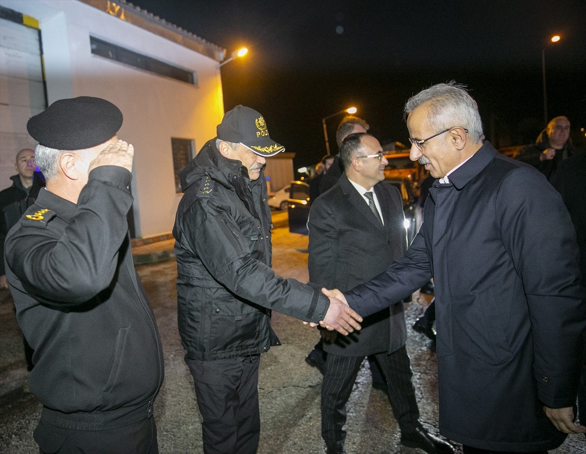 Ulaştırma ve Altyapı Bakanı Abdulkadir Uraloğlu (sağda), Anadolu Otoyolu Bolu Dağı Tüneli Bakım ve...