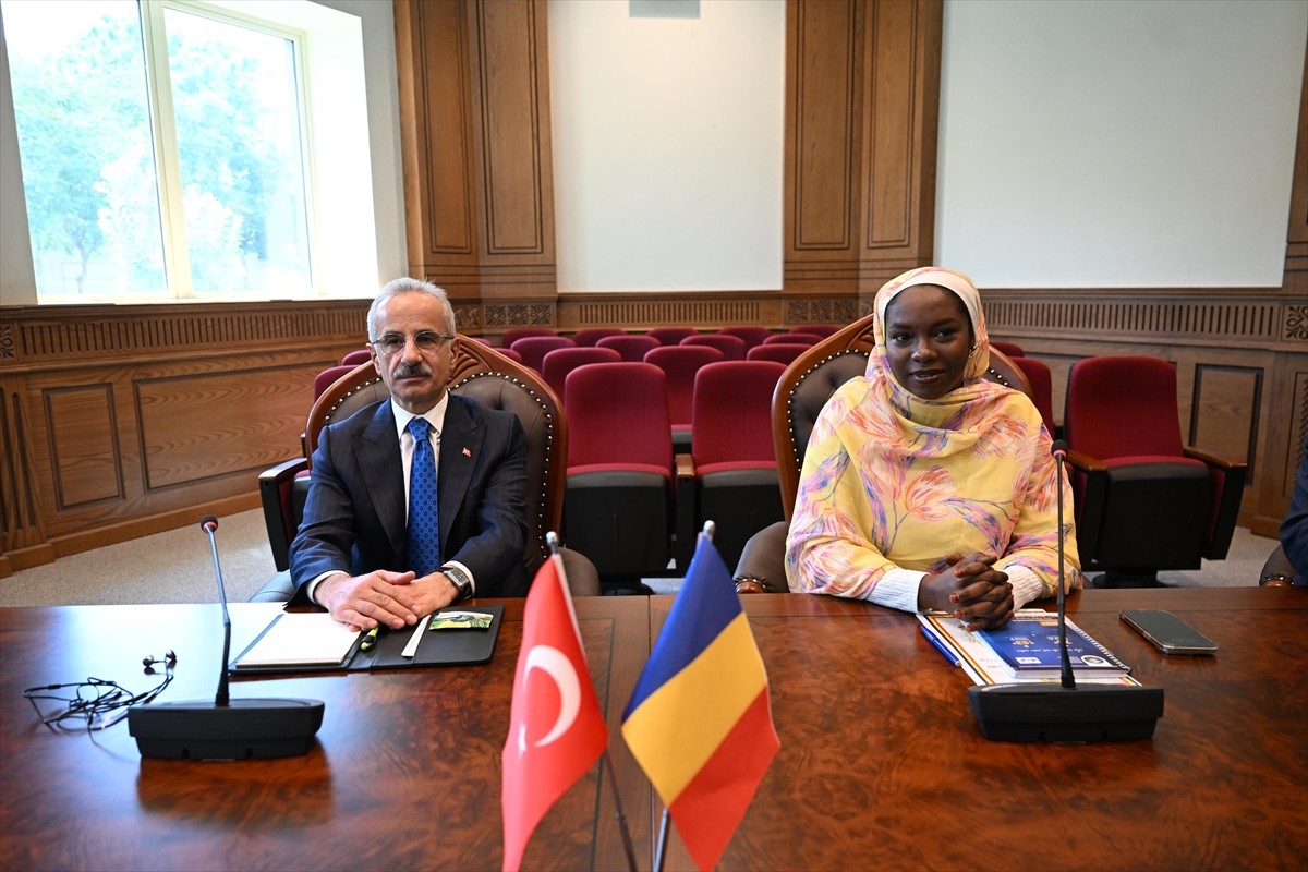 Ulaştırma ve Altyapı Bakanı Abdulkadir Uraloğlu (solda), Türkiye-Çad Ekonomik, Bilimsel ve Teknik...