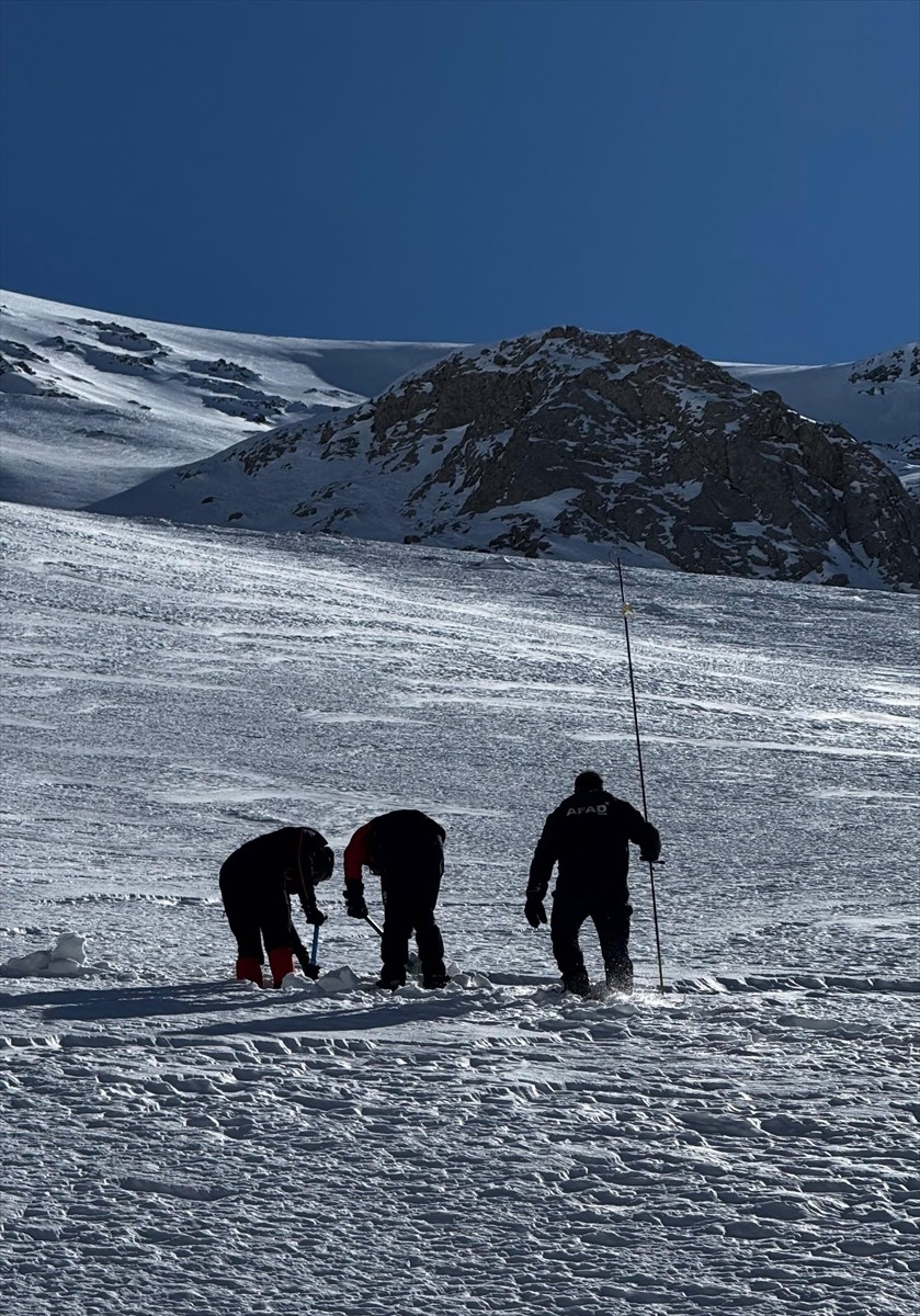 Van'da AFAD koordinesinde 13 teknik personelle oluşturulan "Çığ Tehlikesini Belirleme ve İzleme...