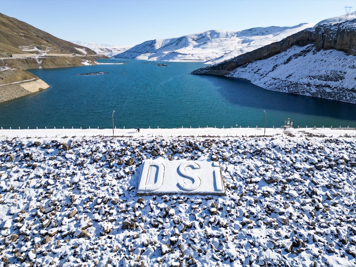 Van'daki barajlar ve hidroelektrik santrallerde (HES) üretilen yıllık 322 milyon kilovatsaat...