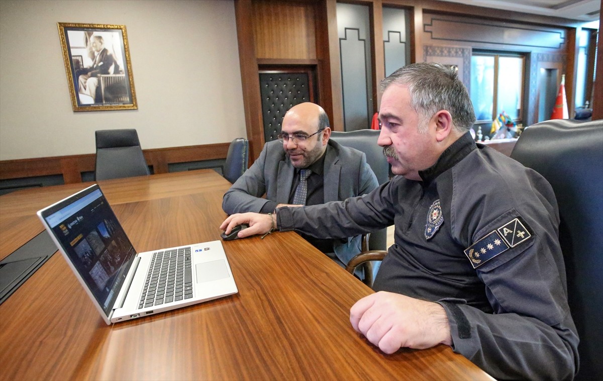 Van Emniyet Müdürü Murat Mutlu (sağda), Anadolu Ajansı'nın (AA) gözünden 2024'e damga vuran...