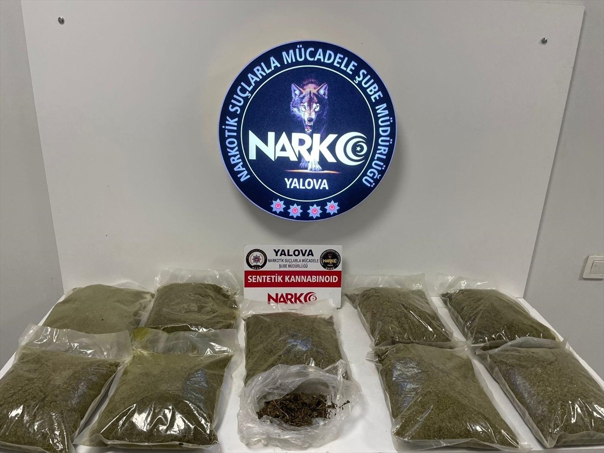 Yalova'da bir evin bahçesinde 9 kilo 730 gram sentetik uyuşturucu ele geçirildi, 2 şüpheli...