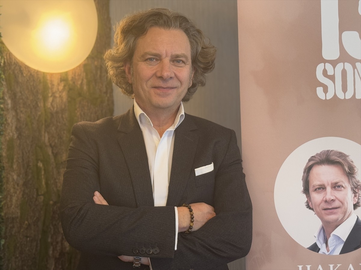 Yazar Hakan Sinangil, 28 yıl sonra Güneydoğu Anadolu'da teğmen olarak görev yaptığı dönemdeki...