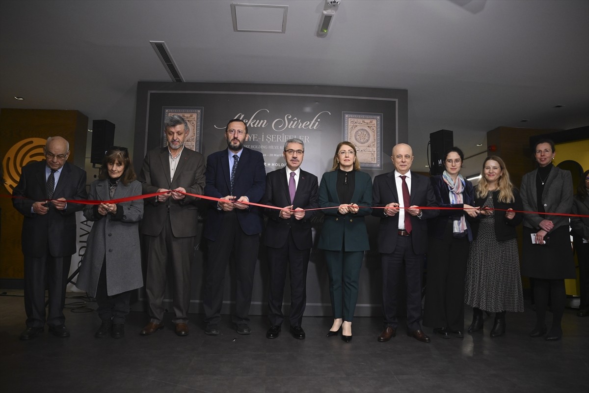 Yıldız Holding İslam Eserleri Koleksiyonu'nda yer alan Hilye-i Şerifeler, "Aşkın Sureti Hilye-i...