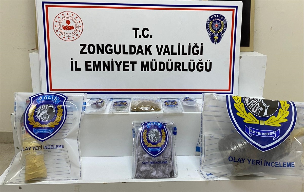 Zonguldak'ta düzenlenen uyuşturucu operasyonunda yakalanan 4 zanlı tutuklandı. Teknik ve fiziki...