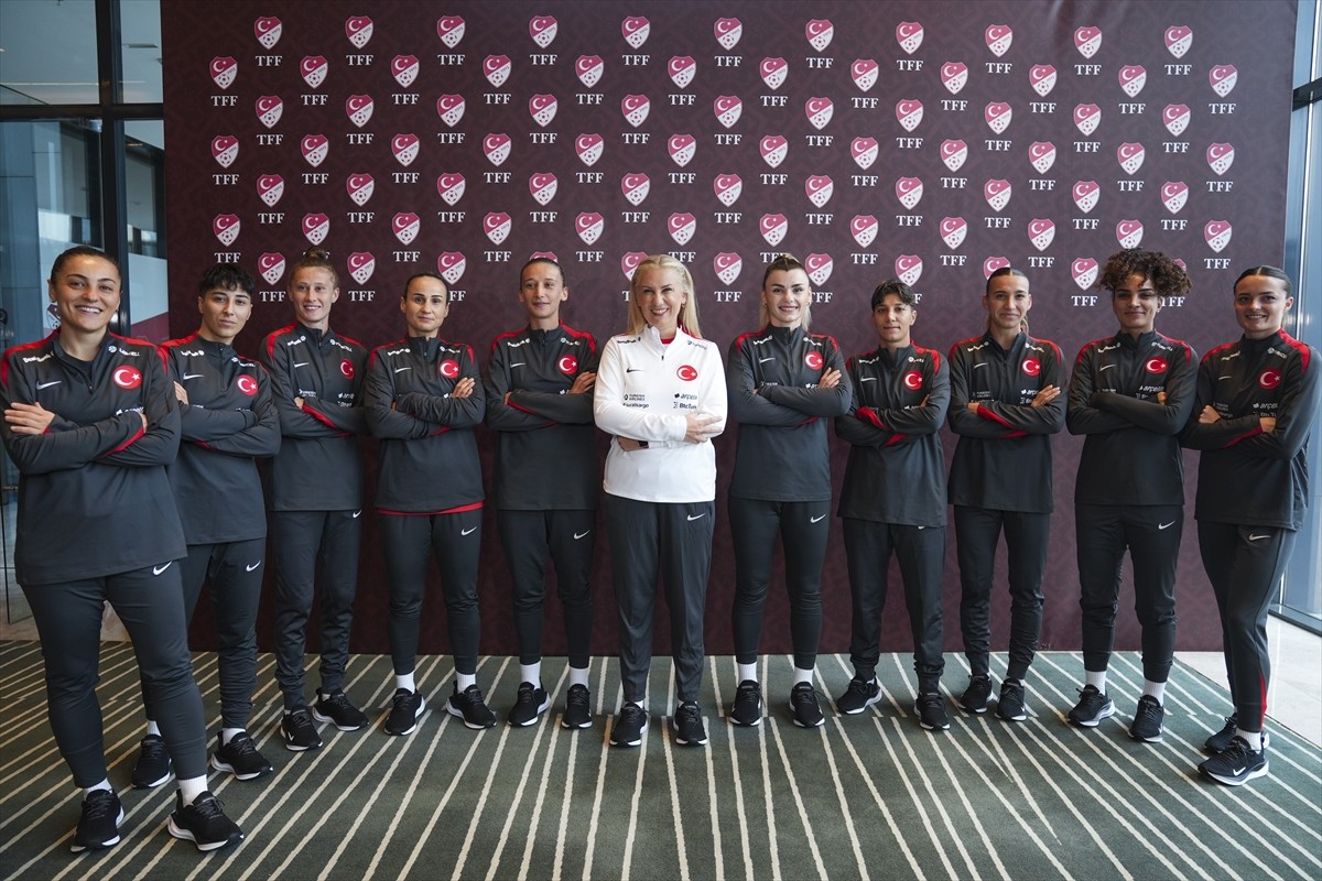 A Milli Kadın Futbol Takımı, UEFA Uluslar B Ligi 2. Grup'taki İrlanda Cumhuriyeti ve Yunanistan...