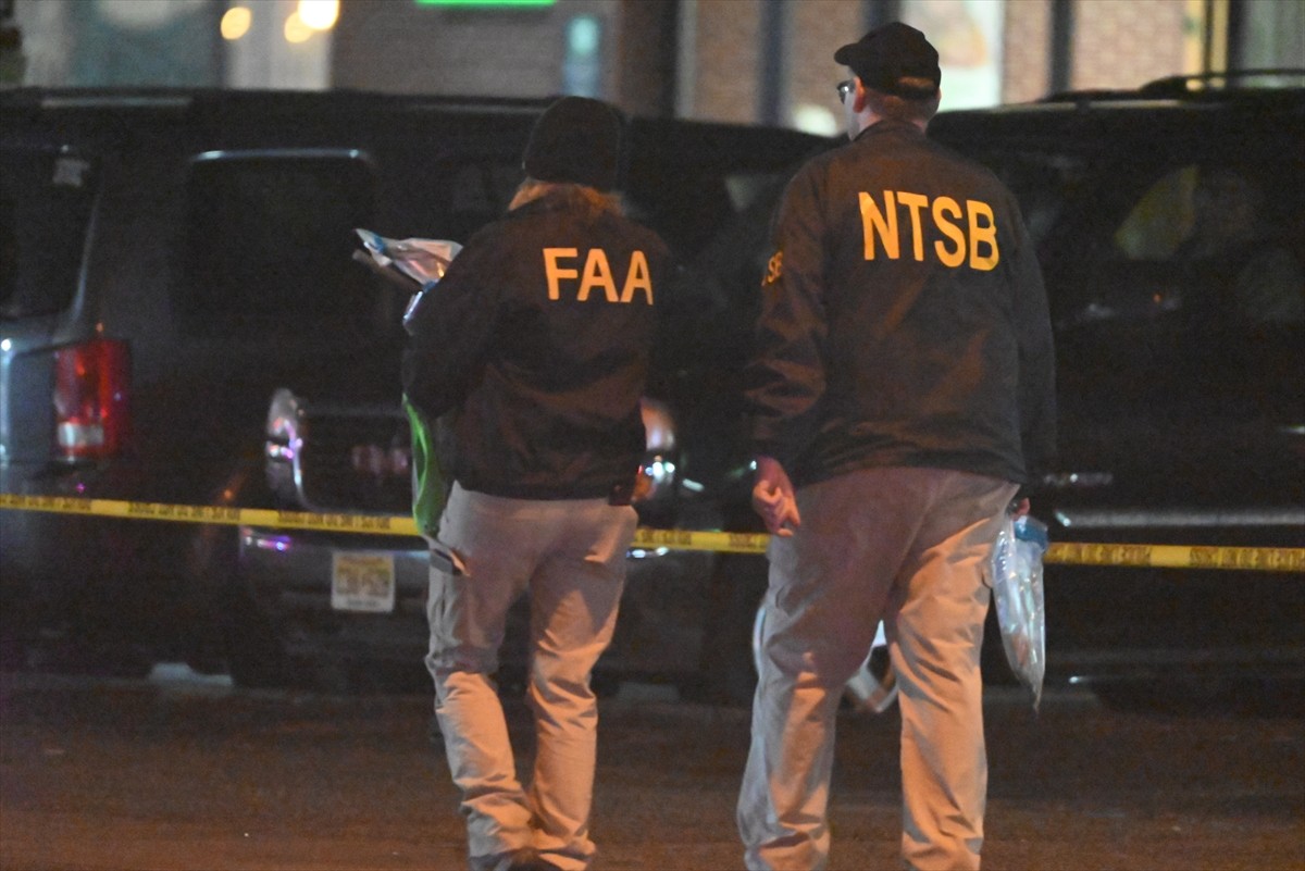 ABD'nin Pensilvanya eyaletine bağlı Philadelphia kentinde 6 kişinin bulunduğu hava ambulansı bir...