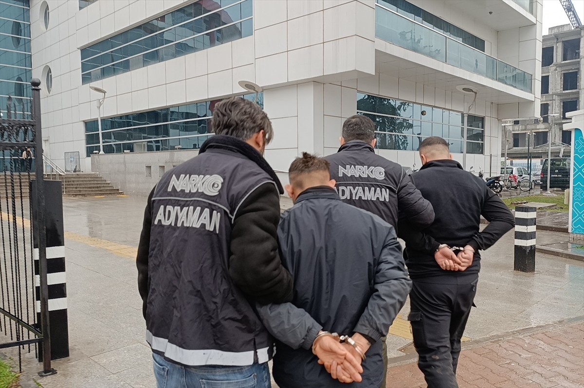  Adıyaman'da düzenlenen uyuşturucu operasyonunda gözaltına alınan 2 şüpheli tutuklandı.