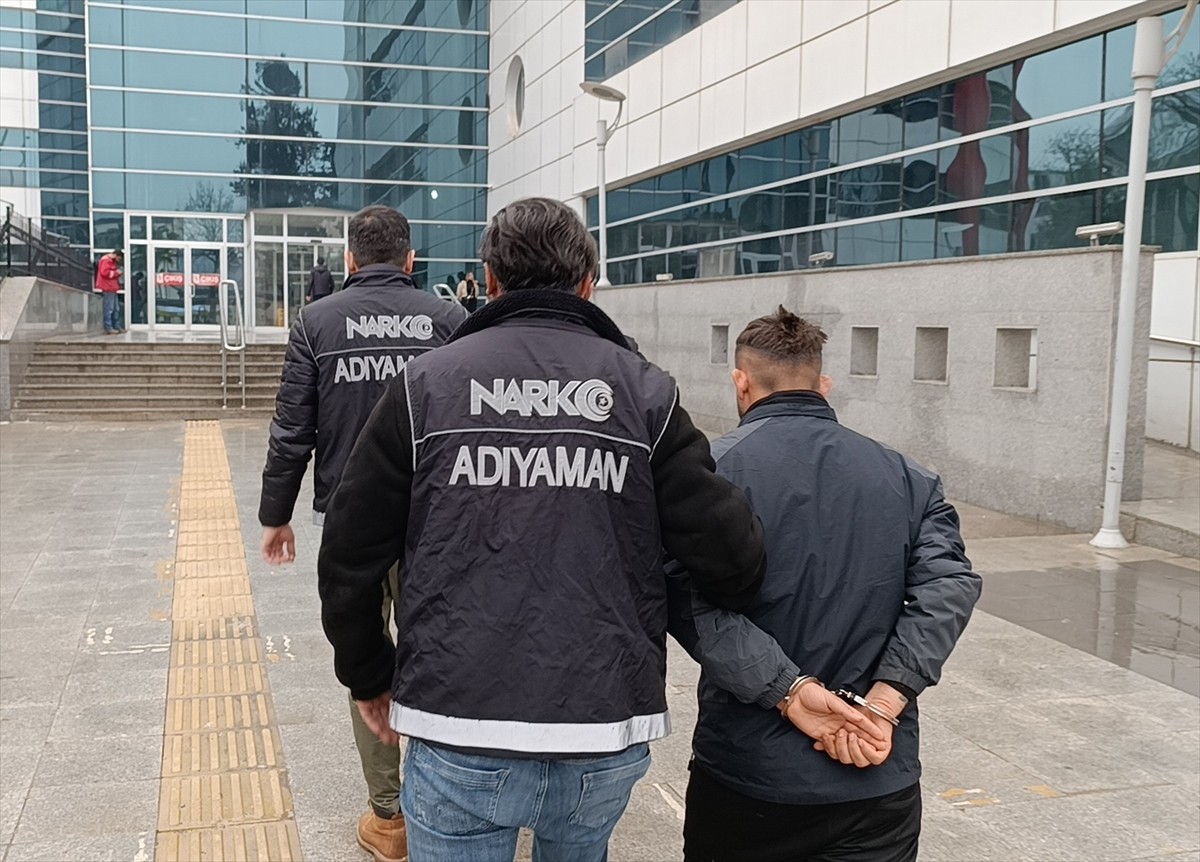  Adıyaman'da düzenlenen uyuşturucu operasyonunda gözaltına alınan 2 şüpheli tutuklandı.