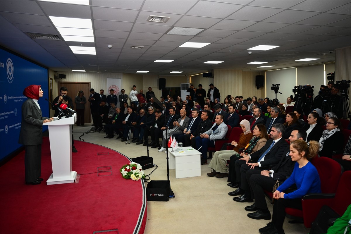 Aile ve Sosyal Hizmetler Bakanı Mahinur Özdemir Göktaş, bakanlıkta düzenlenen "Engelli...