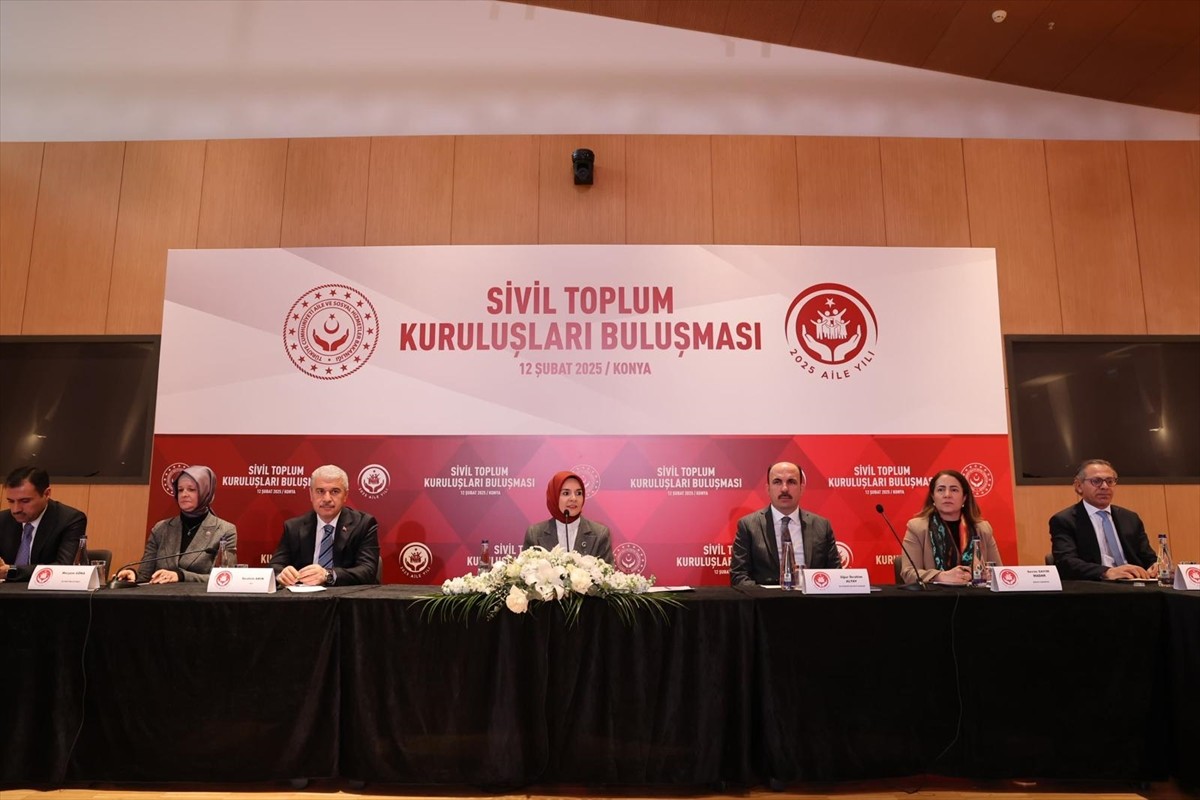 Aile ve Sosyal Hizmetler Bakanı Mahinur Özdemir Göktaş, Konya'da sivil toplum kuruluşlarının...