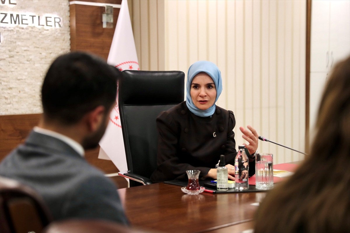 Aile ve Sosyal Hizmetler Bakanı Mahinur Özdemir Göktaş, ÖNDER İmam Hatipliler Derneğinin "Kılavuz...