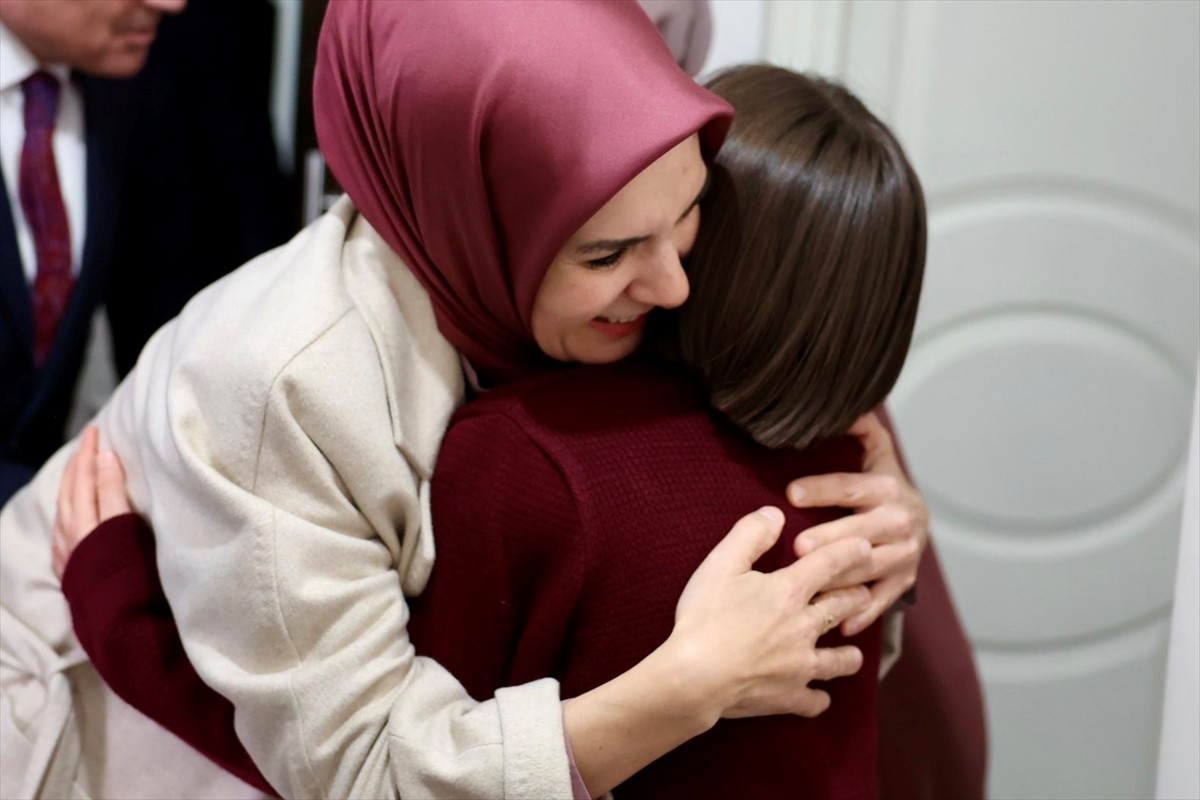 Aile ve Sosyal Hizmetler Bakanı Mahinur Özdemir Göktaş, Sivas'ta koruyucu aile ziyaretinde...
