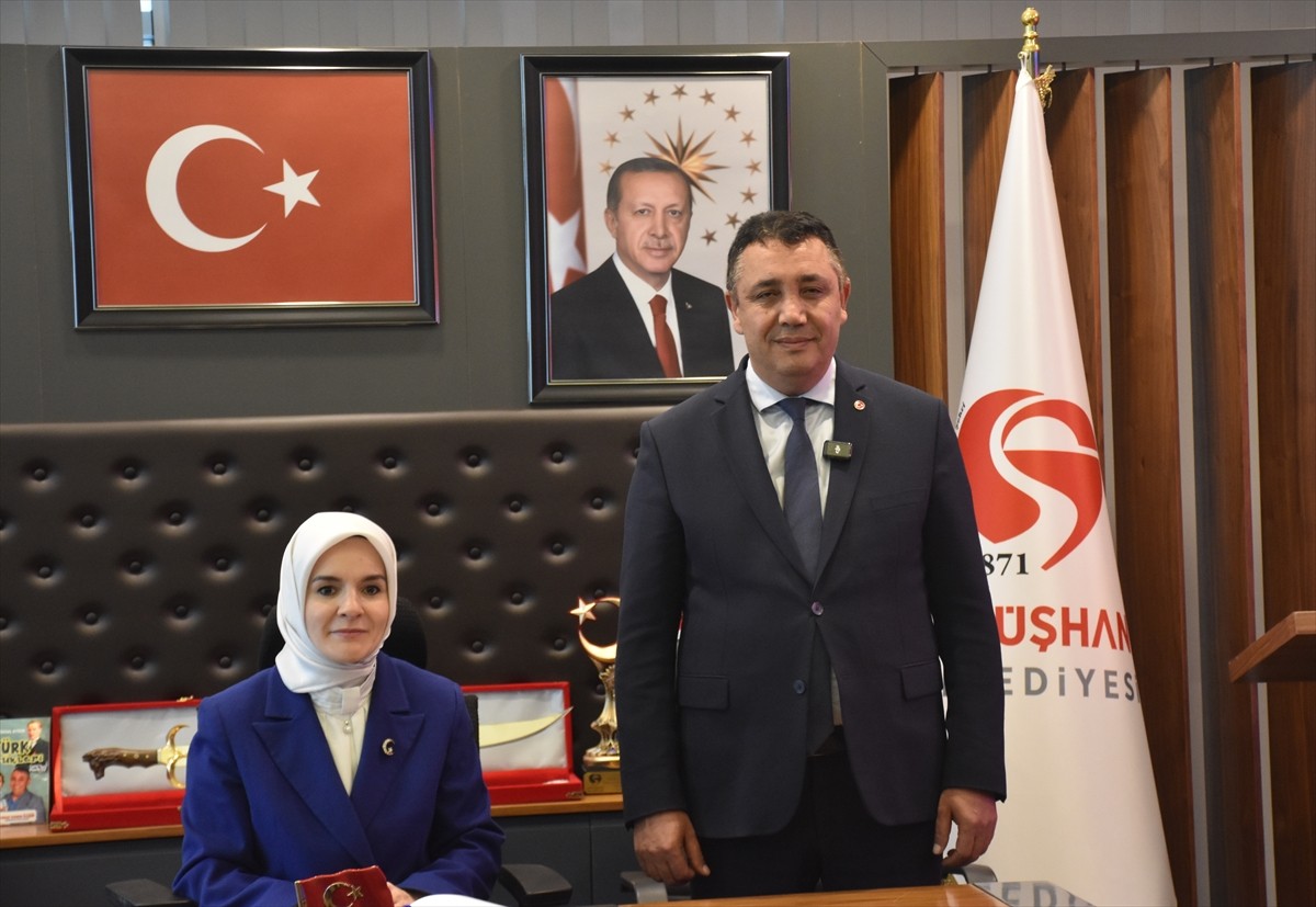 Aile ve Sosyal Hizmetler Bakanı Mahinur Özdemir Göktaş (solda), Gümüşhane'de çeşitli ziyaretler...