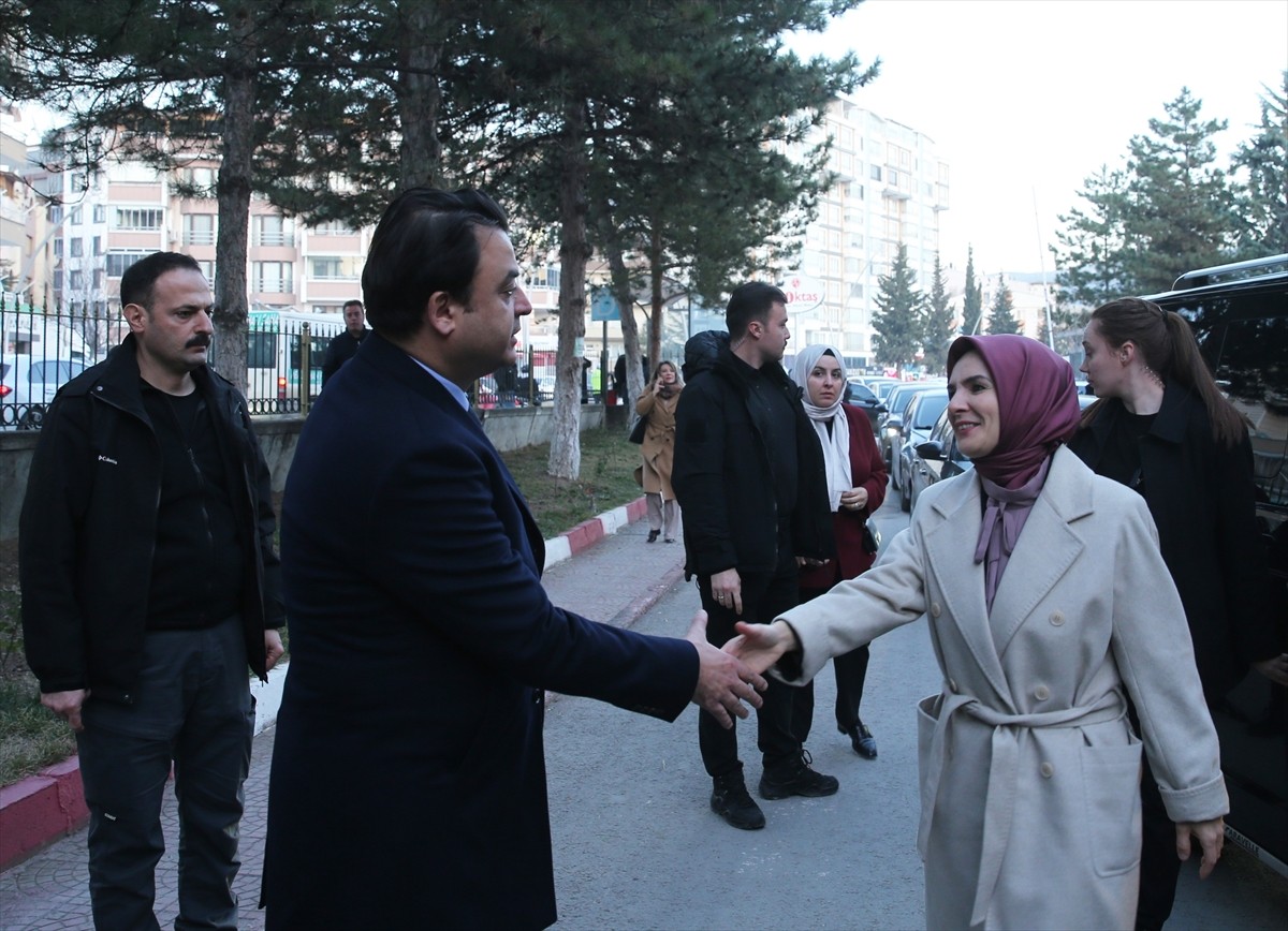 Aile ve Sosyal Hizmetler Bakanı Mahinur Özdemir Göktaş, Tokat'taki ziyaretleri kapsamında Valiliği...