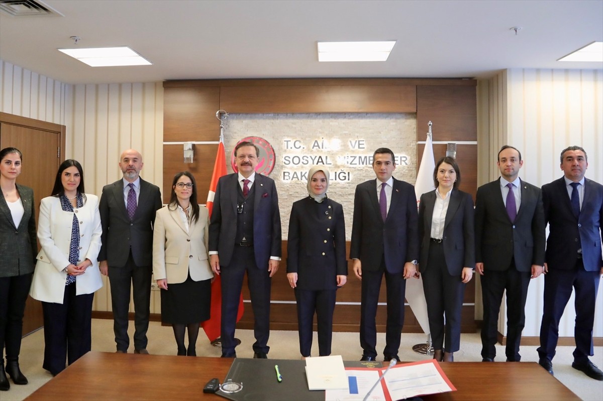 Aile ve Sosyal Hizmetler Bakanı Mahinur Özdemir Göktaş, Türkiye Odalar ve Borsalar Birliği (TOBB)...