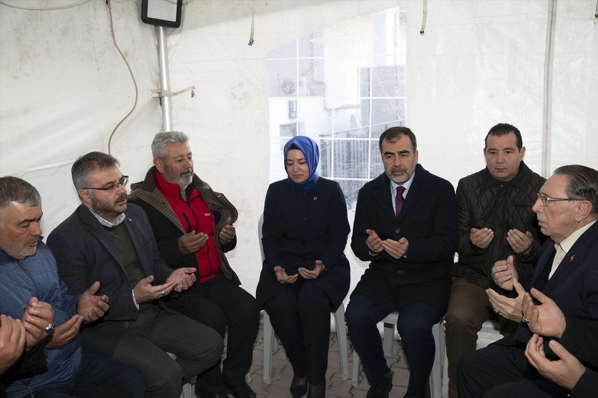 AK Parti Genel Başkan Yardımcısı Fatma Betül Sayan Kaya (Sağda), Pençe-Kilit Operasyonu...