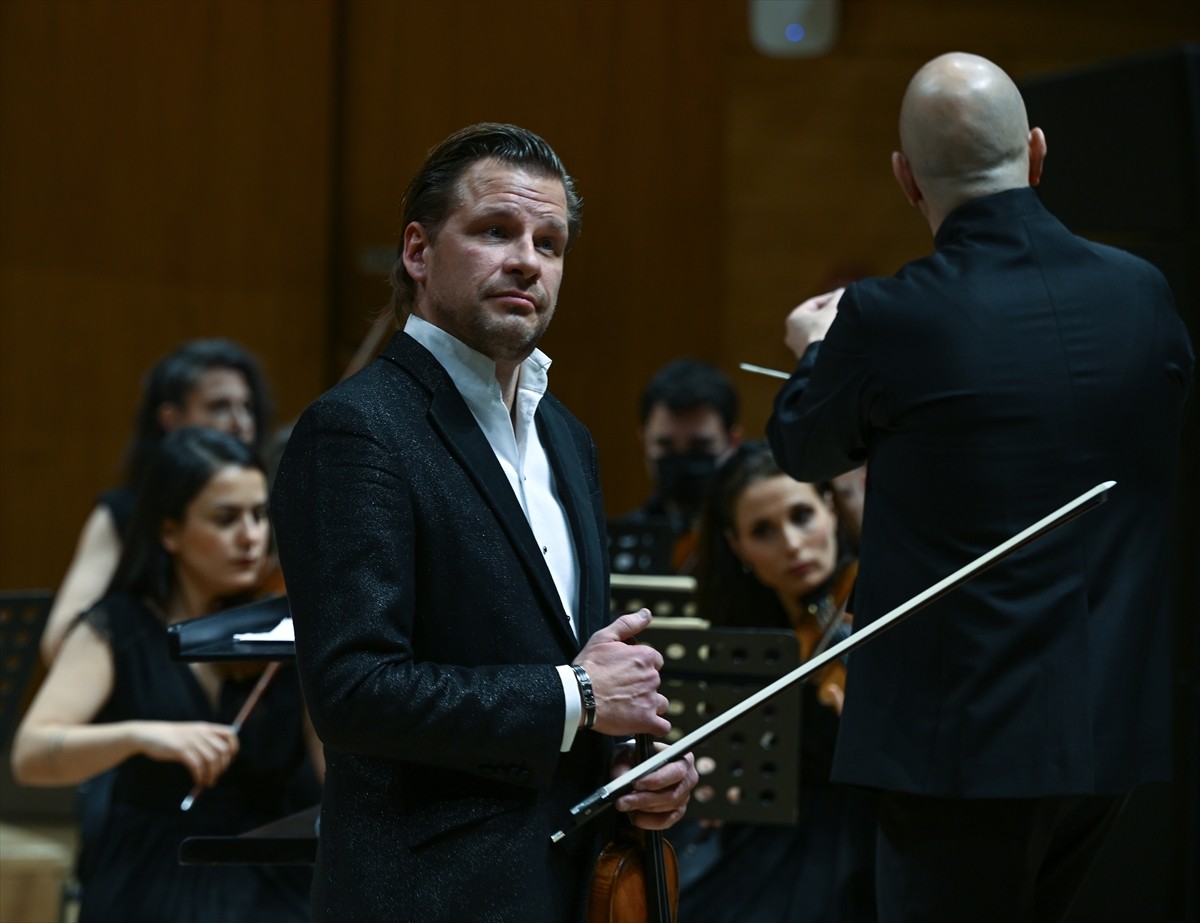 Alman keman virtüözü Kirill Troussov, DenizBank Konserler serisi kapsamında Ankara'da...