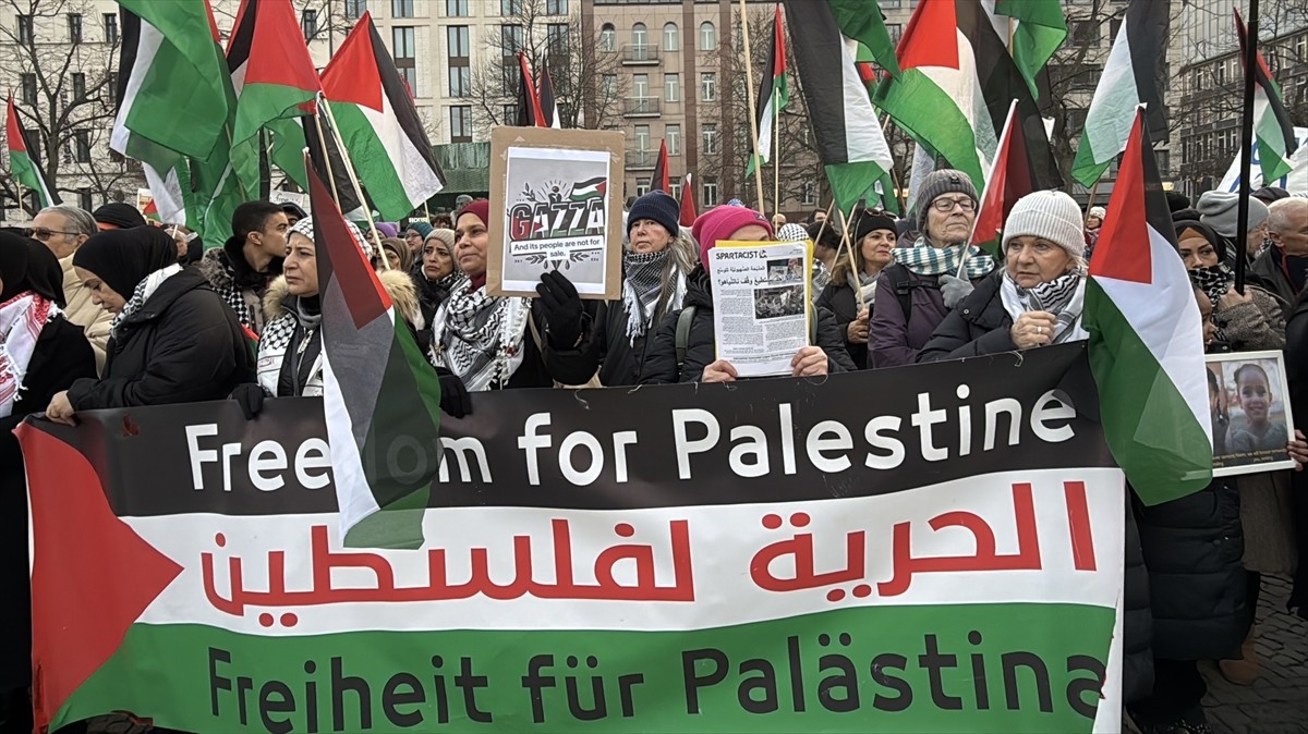 Almanya'nın başkenti Berlin'de "Batı Şeria'daki saldırganlığı durdurun-İsrail'e silah tedarik...