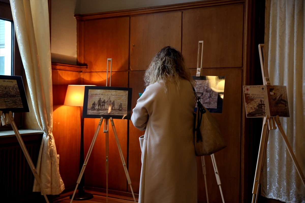 Almanya'nın Köln kentinde, görsellerin ve şehitlerin yazdığı dokunaklı mektupların yer aldığı...