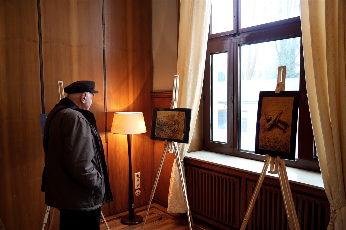 Almanya'nın Köln kentinde, görsellerin ve şehitlerin yazdığı dokunaklı mektupların yer aldığı...