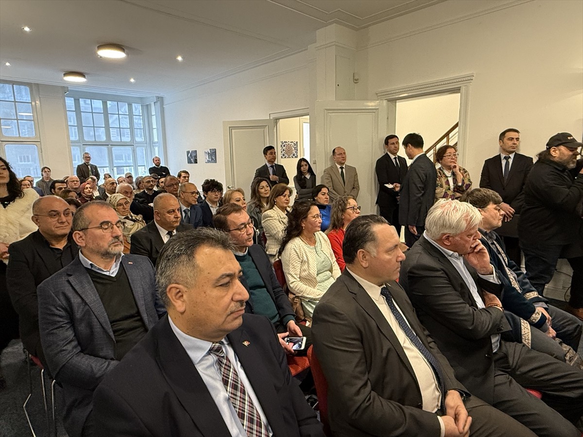 Amsterdam Yunus Emre Enstitüsünde (YEE), ünlü şair ve devlet adamı Ali Şîr Nevaî'nin doğumunun...