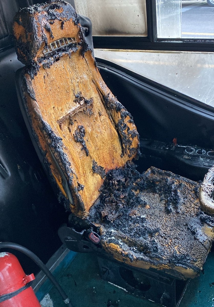 Ankara'da EGO otobüsünü yanıcı sıvı dökerek ateşe veren kişi gözaltına alındı. Yangın tüpüyle...