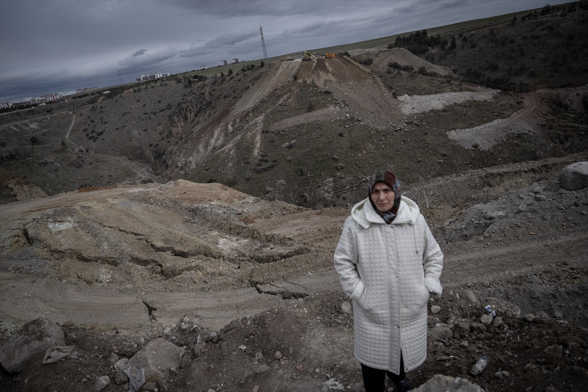 Ankara'nın Keçiören ilçesinde 2023'ten bu yana aralıklarla meydana gelen heyelanlar, bazı mahalle...