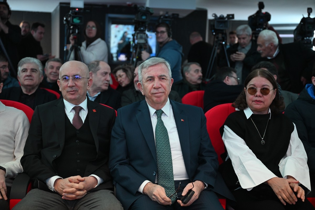 Ankara Büyükşehir Belediye (ABB) Başkanı Mansur Yavaş (ortada), Çankaya ilçesine bağlı Birlik...