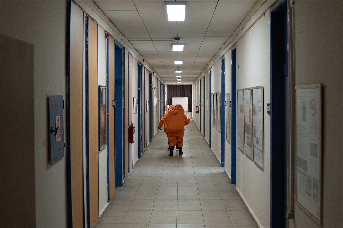 Ankara Üniversitesi'nde "Acil Durum ve Yangın Tatbikatı" gerçekleştirildi. Ankara Üniversitesi...