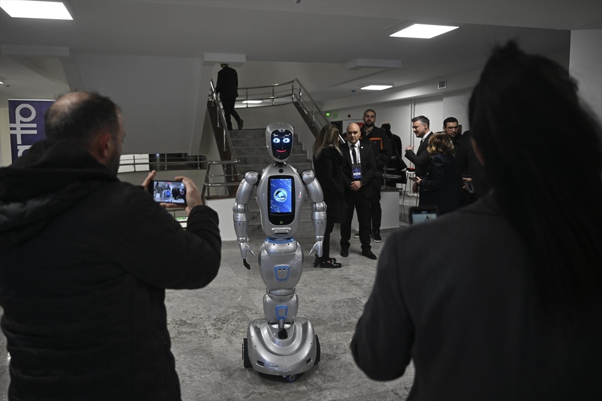 Ankara Üniversitesince (AÜ), AÜ Beşevler 10. Yıl Yerleşkesi'nde  "Disiplinlerarası Yapay Zeka...