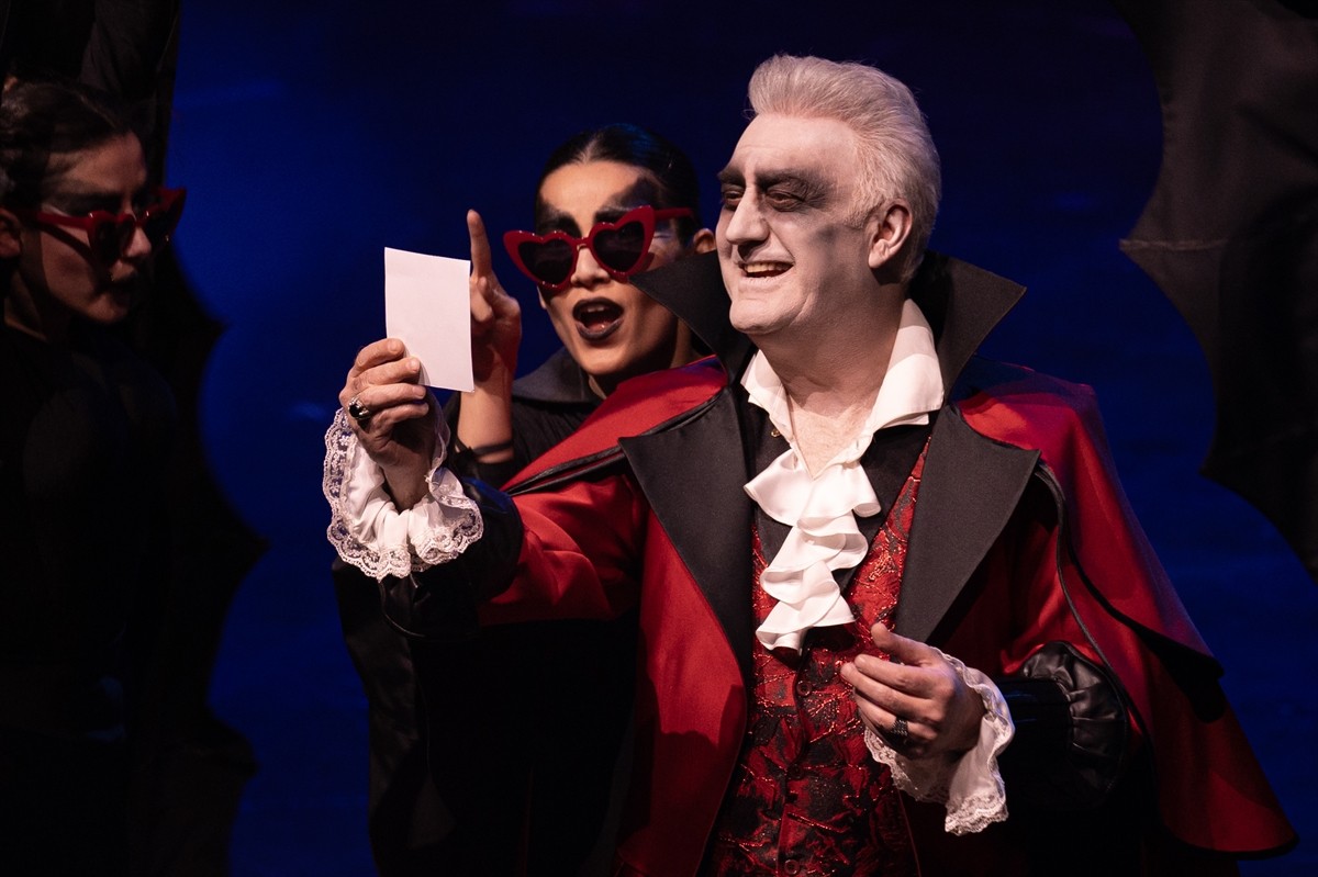 Ankara ve İstanbul Devlet Tiyatrosu ortak projesi "Dracula: Bir Dehşet Komedisi" oyunu, Çayyolu...