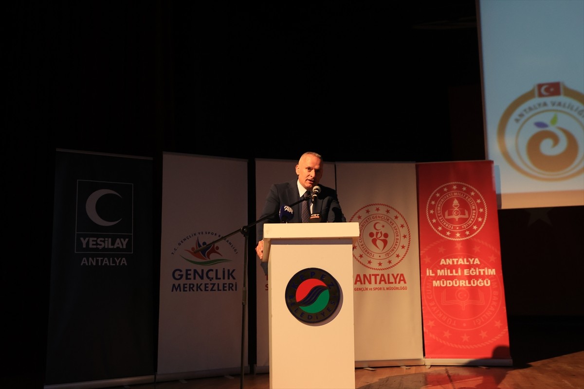 Antalya'da "Olumlu Dijital Alışkanlık Kazanımı (ODAK) Projesi"nin tanıtımı Kepez Erdem Beyazıt...