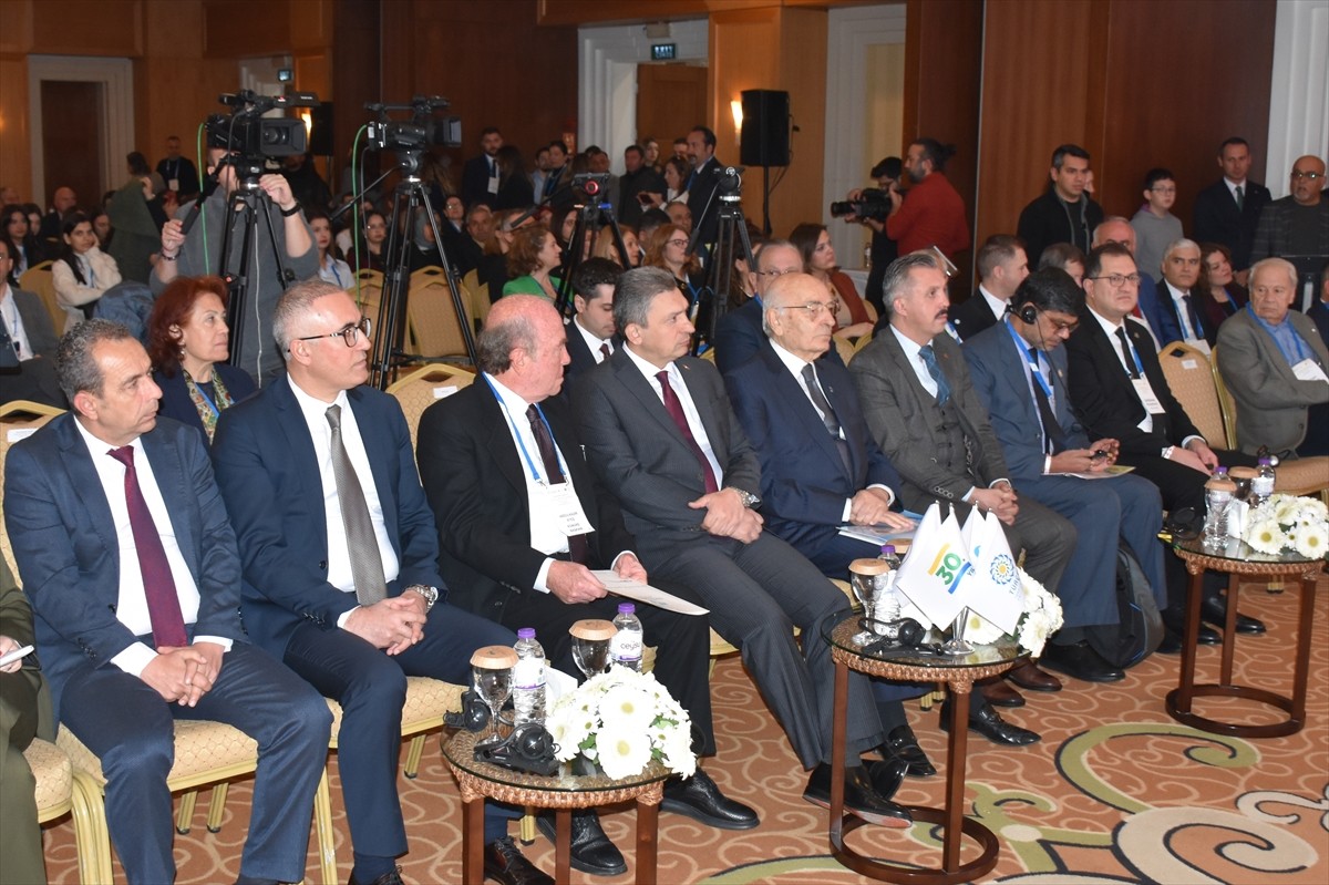 Antalya'da, Türkiye Çevre Eğitim Vakfı (TÜRÇEV) ve Ankara Üniversitesi Su Yönetimi Enstitüsü...