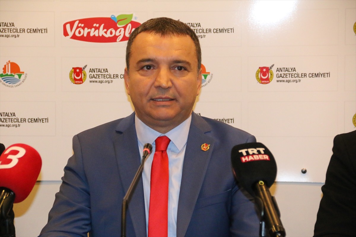 Antalya Gazeteciler Cemiyetince (AGC) düzenlenen "2024 Yılı Antalya Basın Ödülleri" yarışmasında...