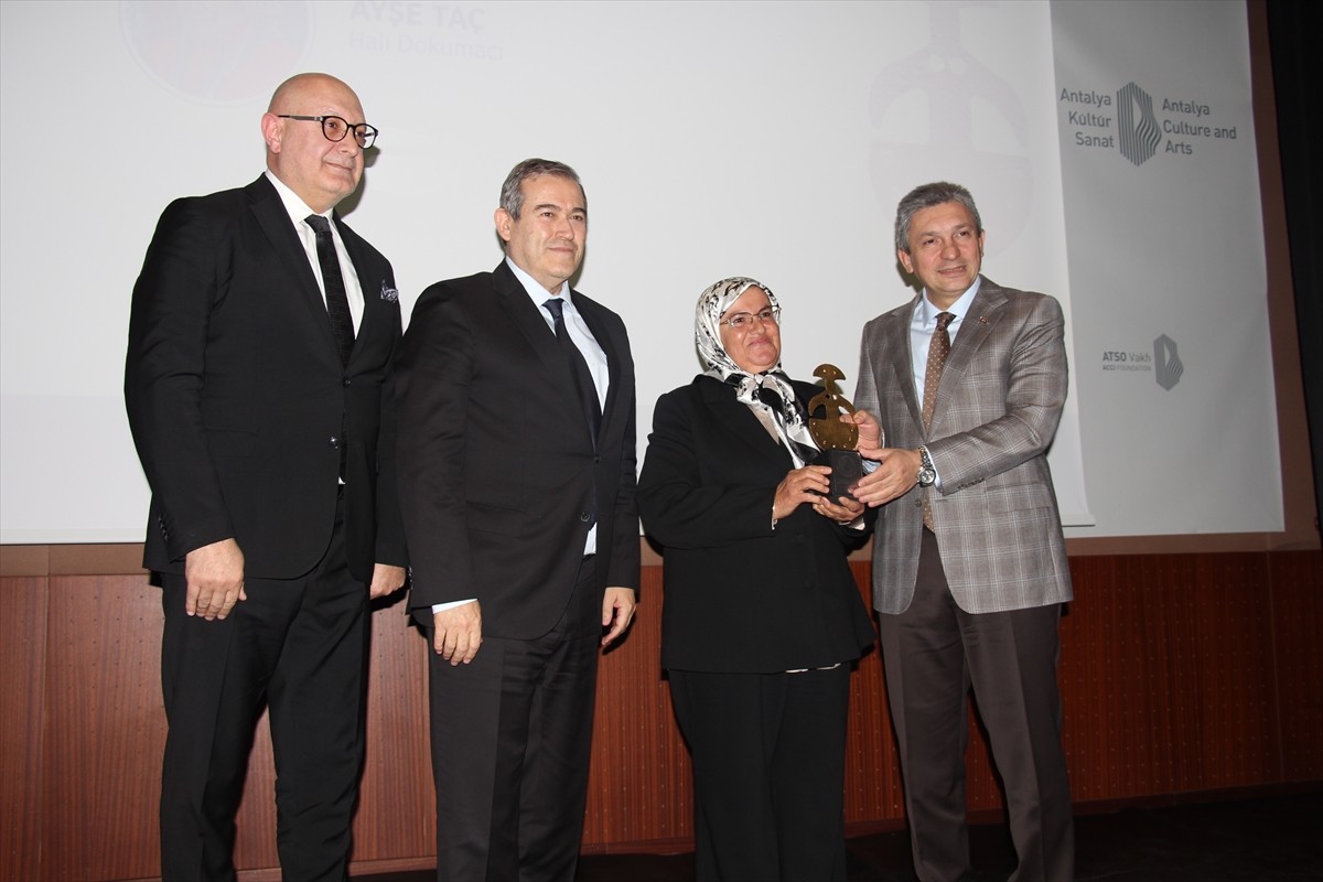 Antalya Tanıtım Vakfı (ATAV) bünyesindeki Antalya Kadın Müzesince "Jale İnan 2024 Yılın Kadını...