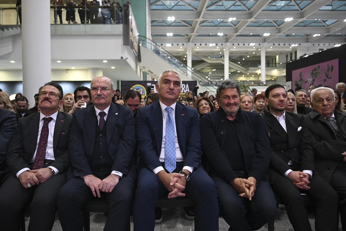 ArtAnkara 11. Uluslararası Çağdaş Sanat Fuarı'nın açılışı, ATO Congresium'da düzenlendi. Açılışa...